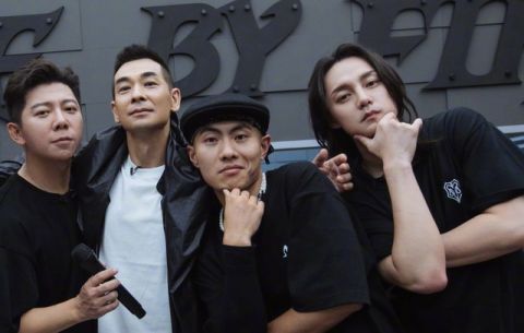 央媒點(diǎn)名置頂《披荊斬棘的哥哥》,多位哥哥被點(diǎn),他是第一個(gè)