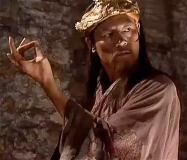  排名前十无压力？笑傲江湖中伪君子岳不群，他的武功到底有多高