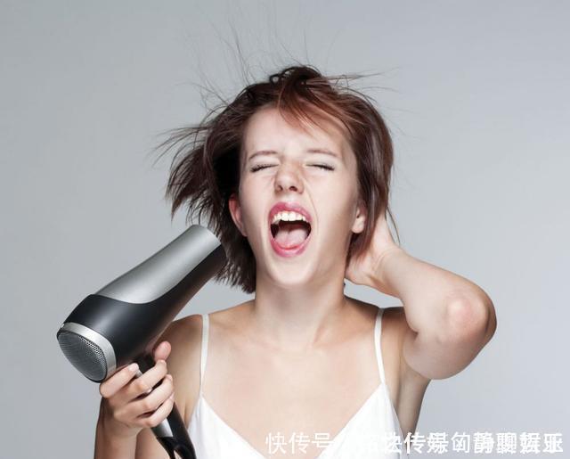 分泌|女生夏季最好改掉4个习惯,不然头发会越洗越油,第1个就中招