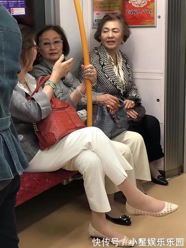中年|60岁的女人,过年别再做“老年发型”了!这4种发型更时髦减龄
