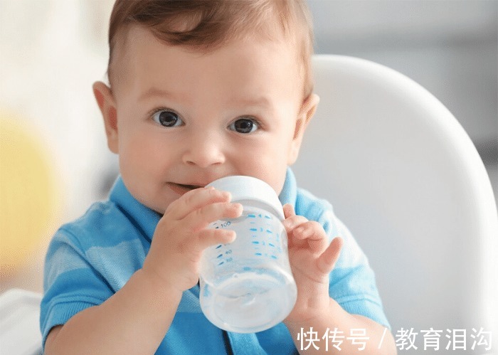 宝妈|宝宝不小心呛到水,妈妈们都是怎么做的呢?