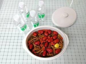 养生菜谱，茶树菇炖排骨汤，做法简单，营养丰富，适合冬天