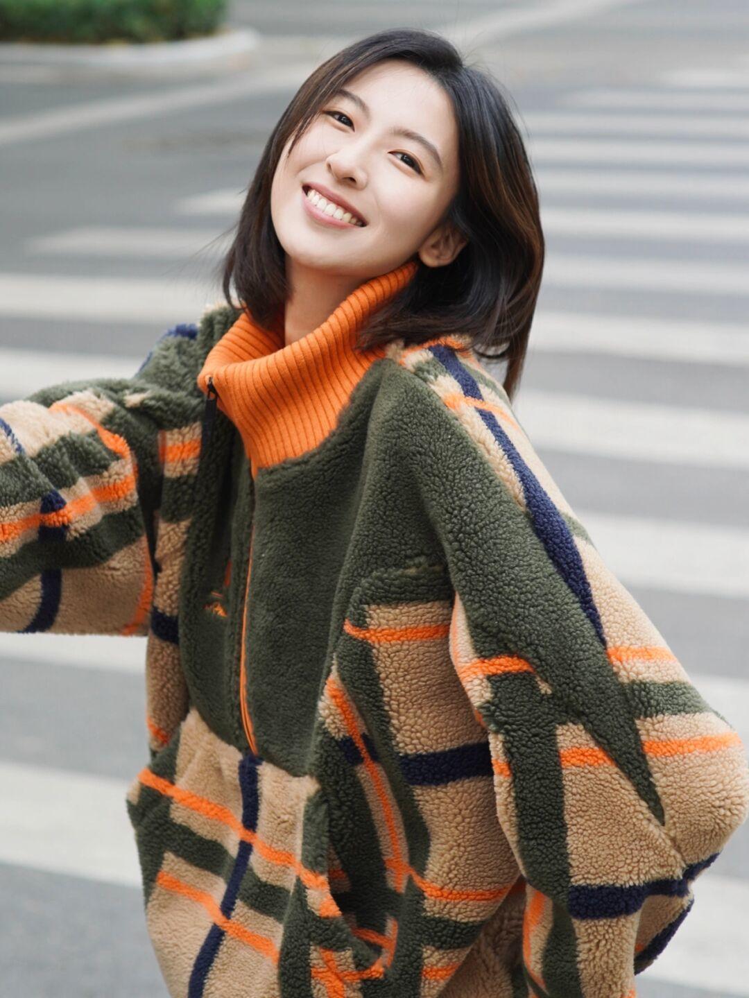 单品 冬季减龄首选当然是“羊羔绒外套”,以下款式实用洋气,赚足回头率