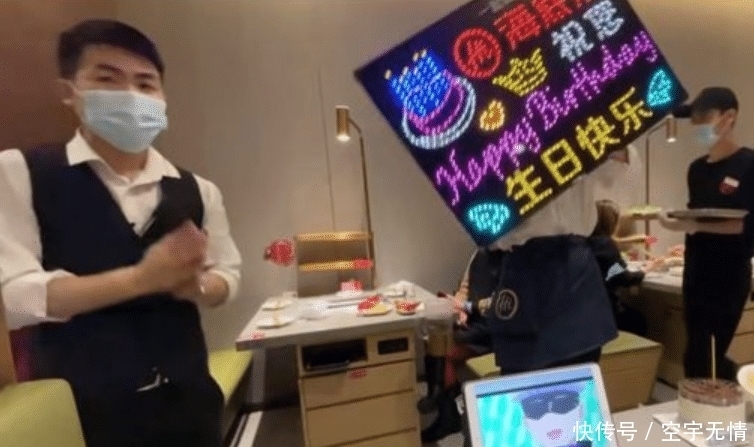 免费|咒术回战,五条悟成氪金男神,免费贴纸卖出高价,网友:人气王道