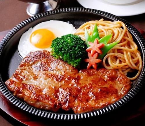 吃牛排时,为何旁边放一颗半熟鸡蛋?不懂赶紧看,免得以后闹笑话