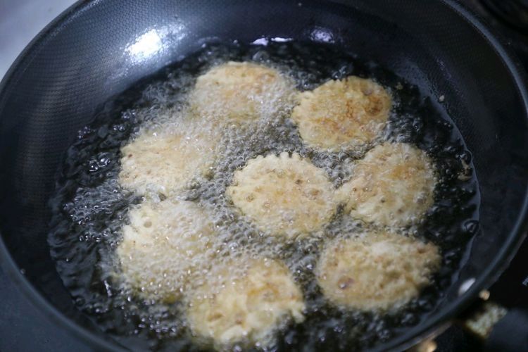 家常炸藕盒，外酥里嫩，咬一口就爱上的味道，大人孩子都爱吃