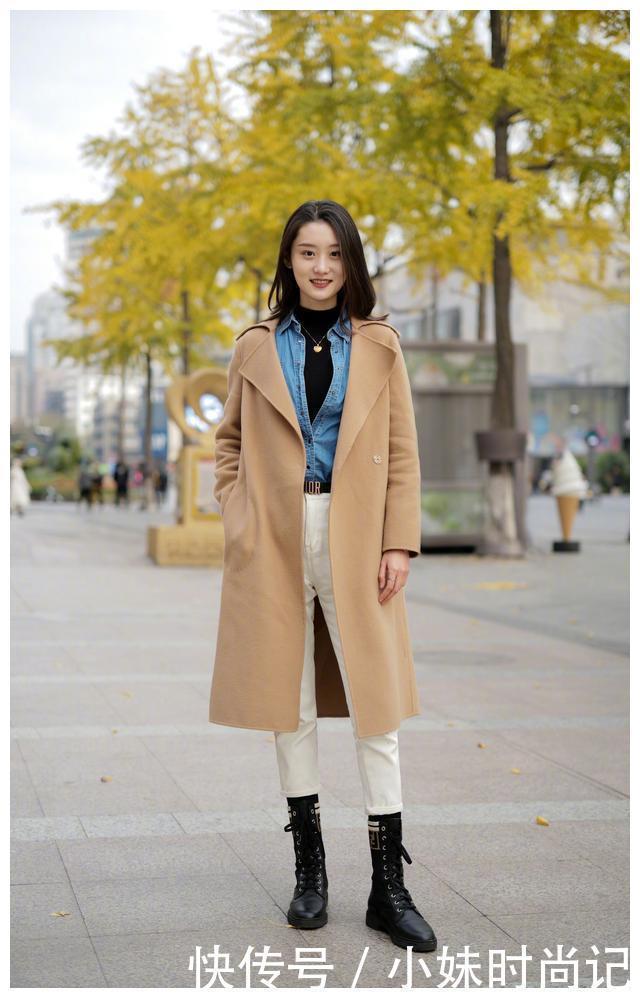 穿大衣别再配高跟鞋了, 今年流行配靴子穿, 时尚优雅, 很有女人味