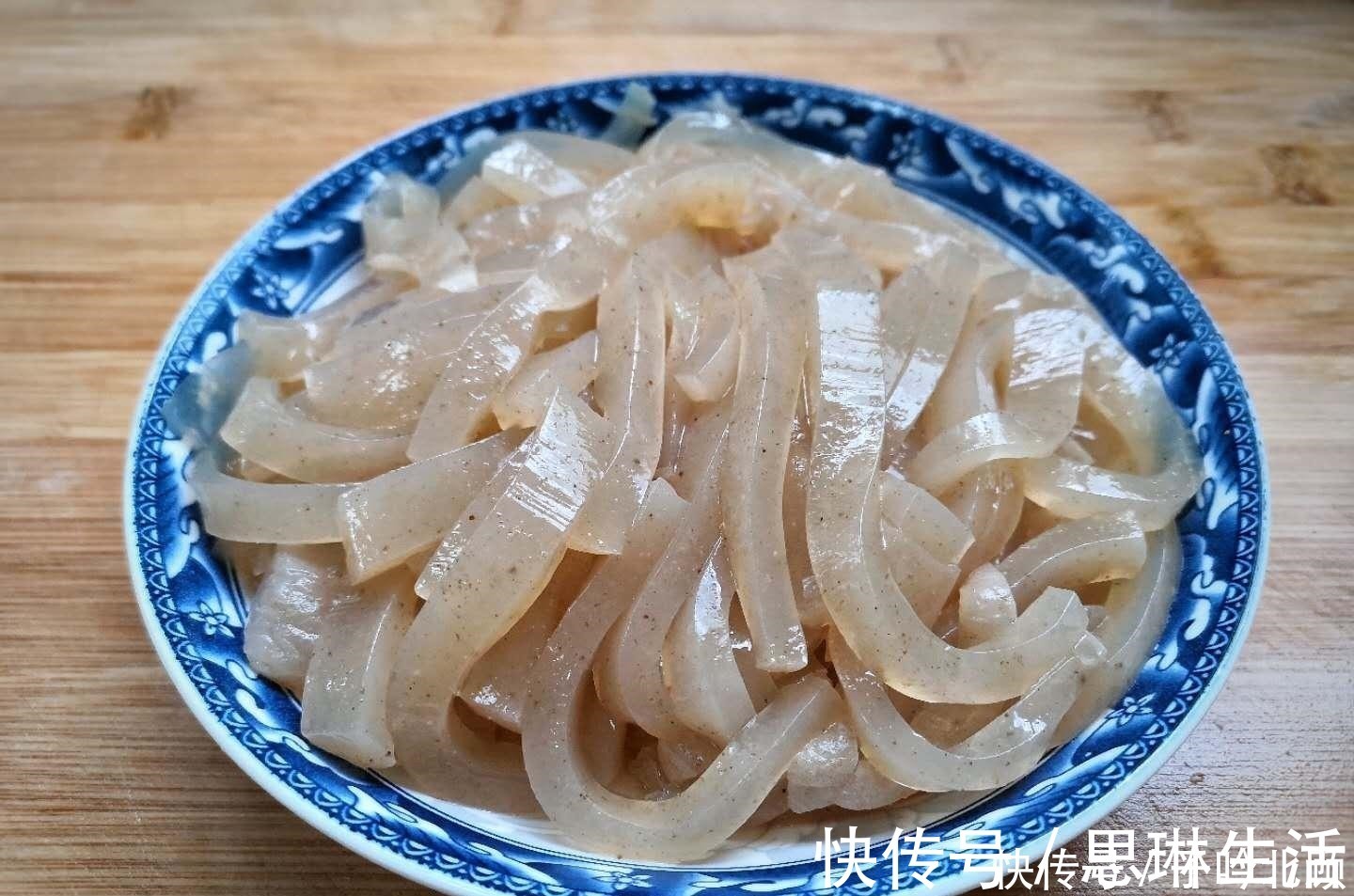 孩子|韭菜和它是天生一对，简单一炒，鲜美可口又滑爽，上桌孩子盯着抢