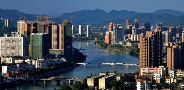 中国一座上进的县级市,从贫困县跻身至