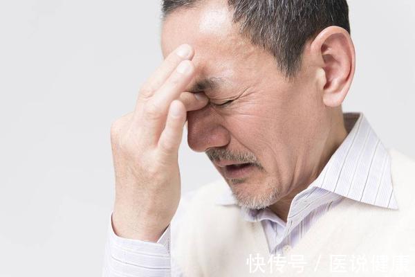 麻木感|睡觉时,反复出现4种不适,或是脑梗“找上门”了,及时检查