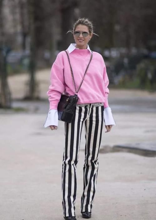 最近火了一种穿法叫，“卫衣+衬衫”，时髦显瘦，明星都上头了！