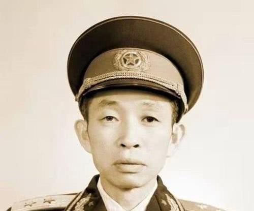 组建|华中野战军刚组建时有几个纵队,司令员是谁?什么军衔?