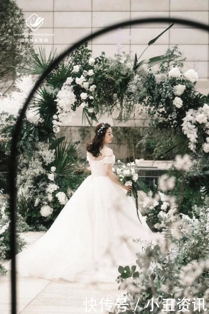 叮叮当当|新人是基督教徒,于是有了这场神圣而赋有信仰的白绿色系婚礼