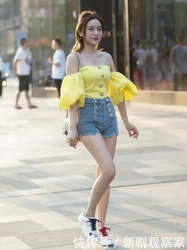 它们都是牛仔，你看到的都是牛仔裤，牛仔裙也在闪闪发光