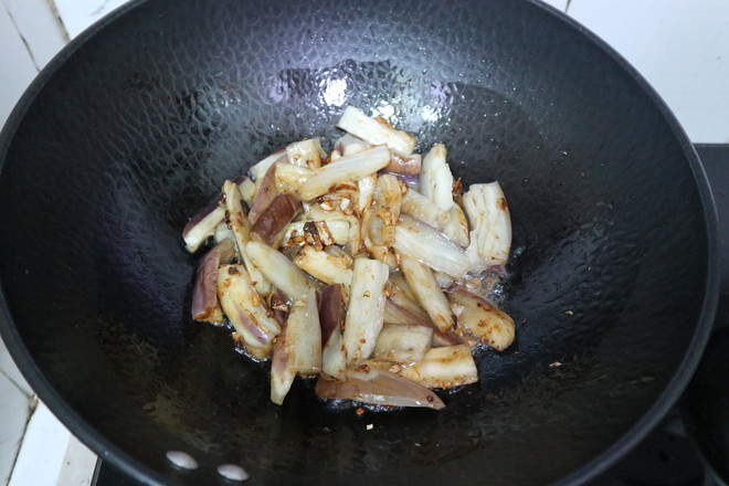 大厨教你做茄子，简单无油烟，就算不吃肉也要吃它，超过瘾！