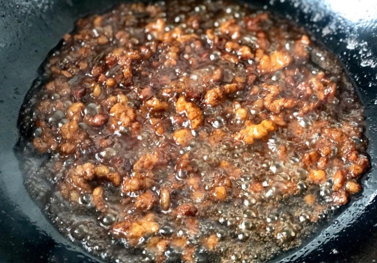 在家蒸包子，可以试试酱肉包，酱香味浓，比鲜肉包都好吃，快来学