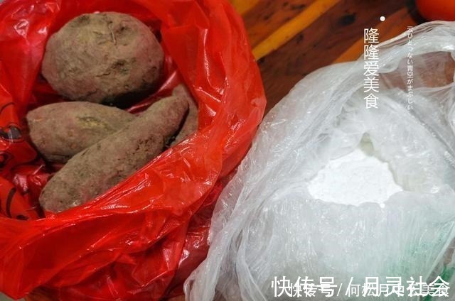 红薯配上糯米粉,无需高超的烹饪技巧,做出让孩子赞不绝口红薯饼