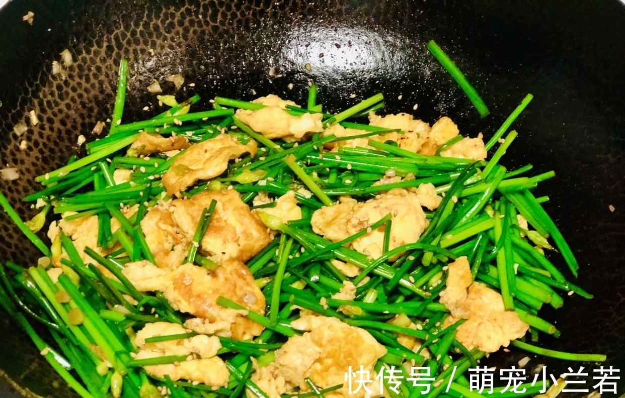 入秋后，鸡蛋和它才是“绝配”，营养美味，香味四溢，上桌就光盘