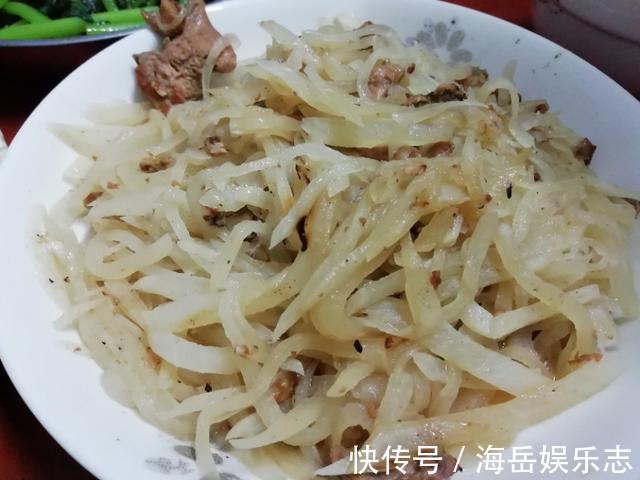 每月给婆婆5千元伙食费，每顿就做3个菜，把省出来的钱存给小叔