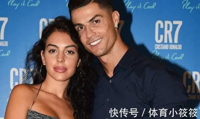 球迷们|C罗女友怀双胞胎,球迷调侃:总裁这是要生一支足球队!