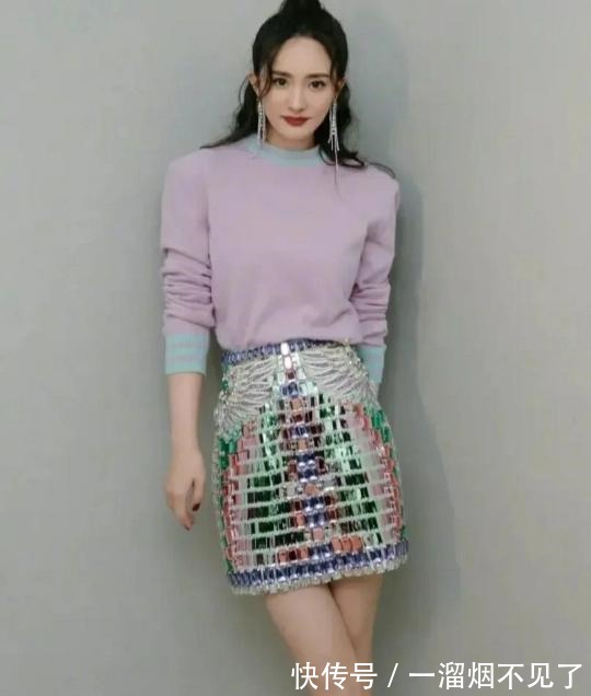 小蛮腰|杨幂的身材确实不错,穿搭更是扬长避短,凸显漫画腰和细长腿!