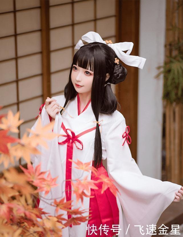 cospl13岁coser不得了,堆堆袜都能穿成船袜,伸腿那刻长到逆天