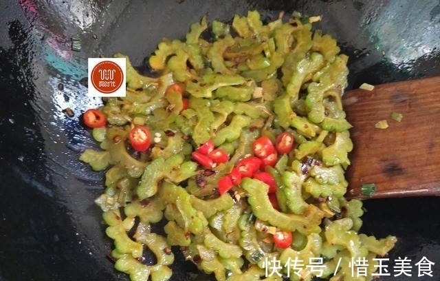 快手|苦瓜换种做法,很多人没吃过,简单快手,比肉还香!