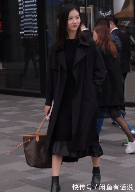 大衣|穿“黑色大衣”太路人?那是搭配不够讲究,3个方案提升高级感