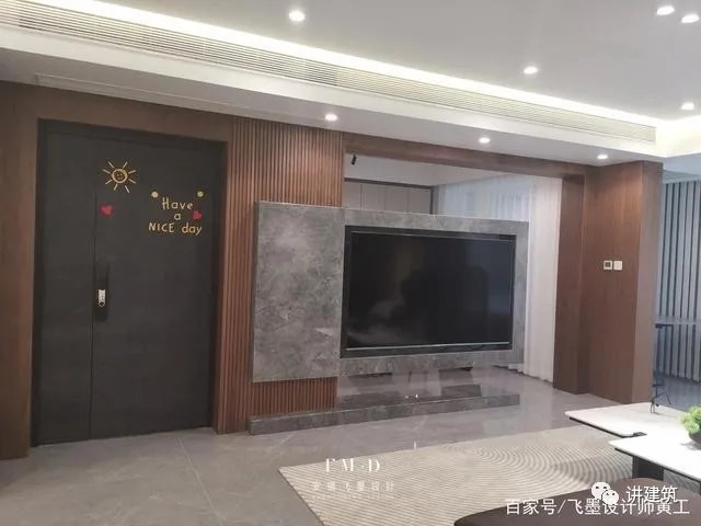 木材|电视墙砍掉一半,效果出其不意,3个功能丰富多样,任谁看了都夸