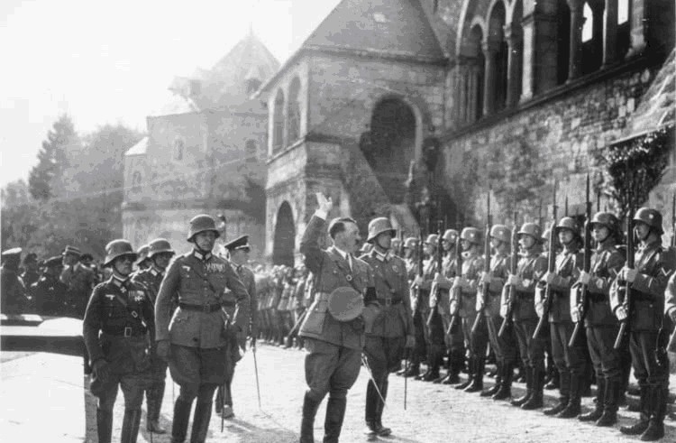 北非|如果隆美尔活到战后，以隆美尔的表现，他会被当做战犯惩罚吗？