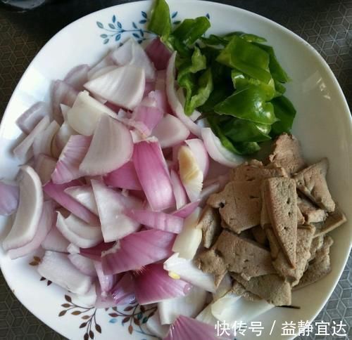 猪肝|洋葱和它一起炒,称为天然“血管清洁剂”,血管不堵了,身体强壮