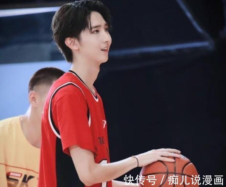 篮球|《灌篮高手》全能唱跳歌手赵让COS流川枫,官方居然说高度还原