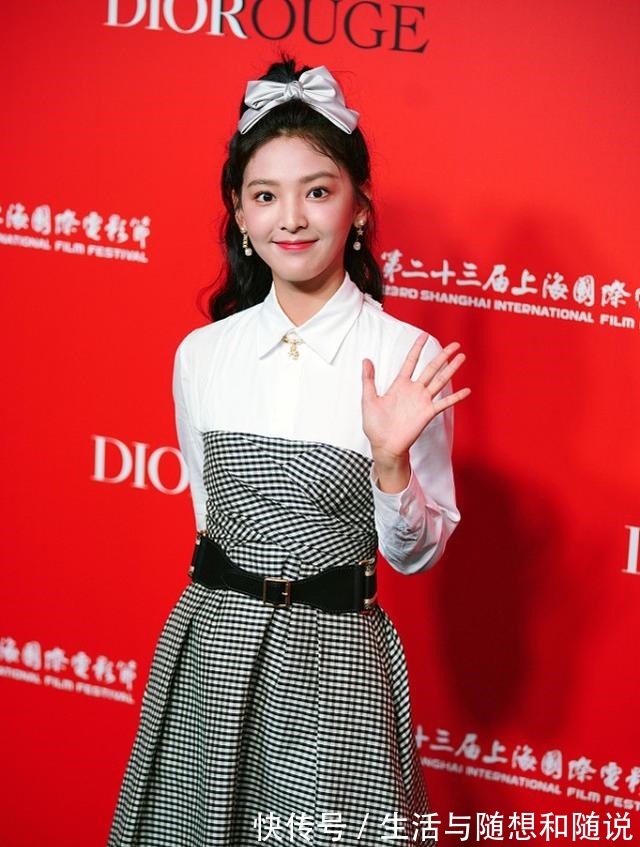 衬衫 女明星都在穿的简约白衬衫,原来搭配好也能这么精美,时尚又高级!