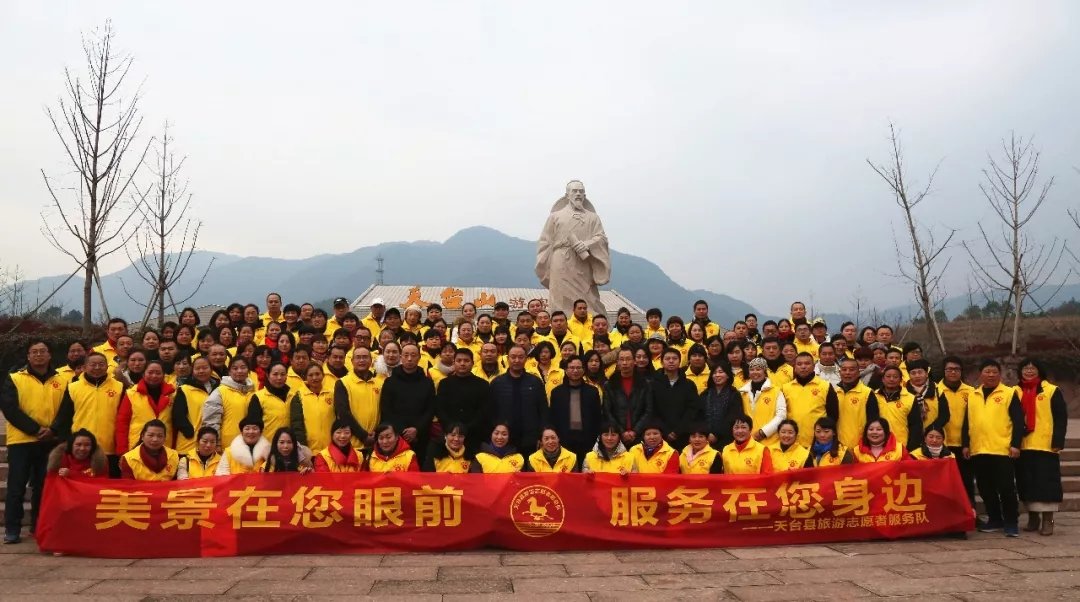 美景在您眼前, 我们在您身边!——叶彩肖和她的旅游志愿者服务队