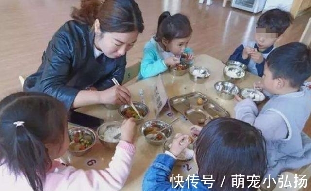 午餐|“妈妈我在幼儿园吃了2碗饭”,看完午餐照片后,妈妈却表示酸了