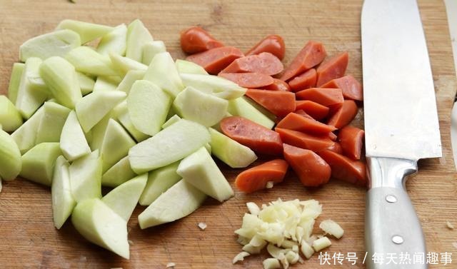 7月必吃的菜,简单一炒比肉还香,营养美味,女儿最爱