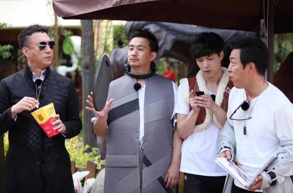 飞行嘉宾 黄渤为什么中途退出《哈哈哈哈哈》?原因很现实