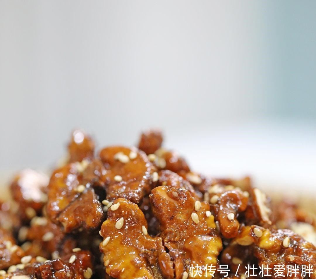 别再买坚果零食吃了,自己在家就能做,酥脆香甜,没有一点苦涩味!