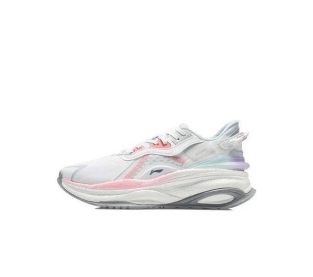 鞋款 阿迪签名鞋首发“棉花糖”配色,耐克阿迪也开始抄袭国产品牌了!