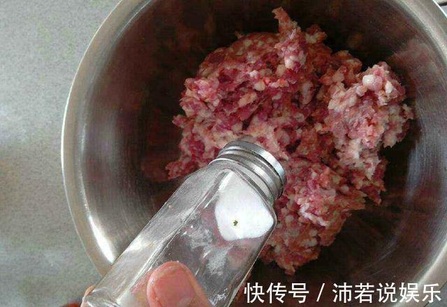 无论拌什么饺子馅，记住添加这3种调味料，馅香营养高家人爱吃！