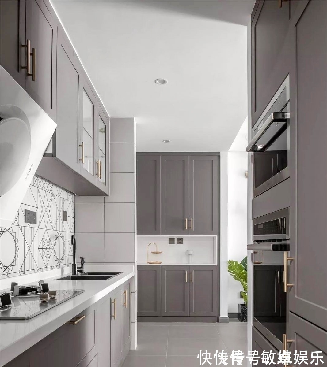 玄关|她家48㎡,拥有三间卧室,超大餐厅,书房客厅合二为一,太聪明了