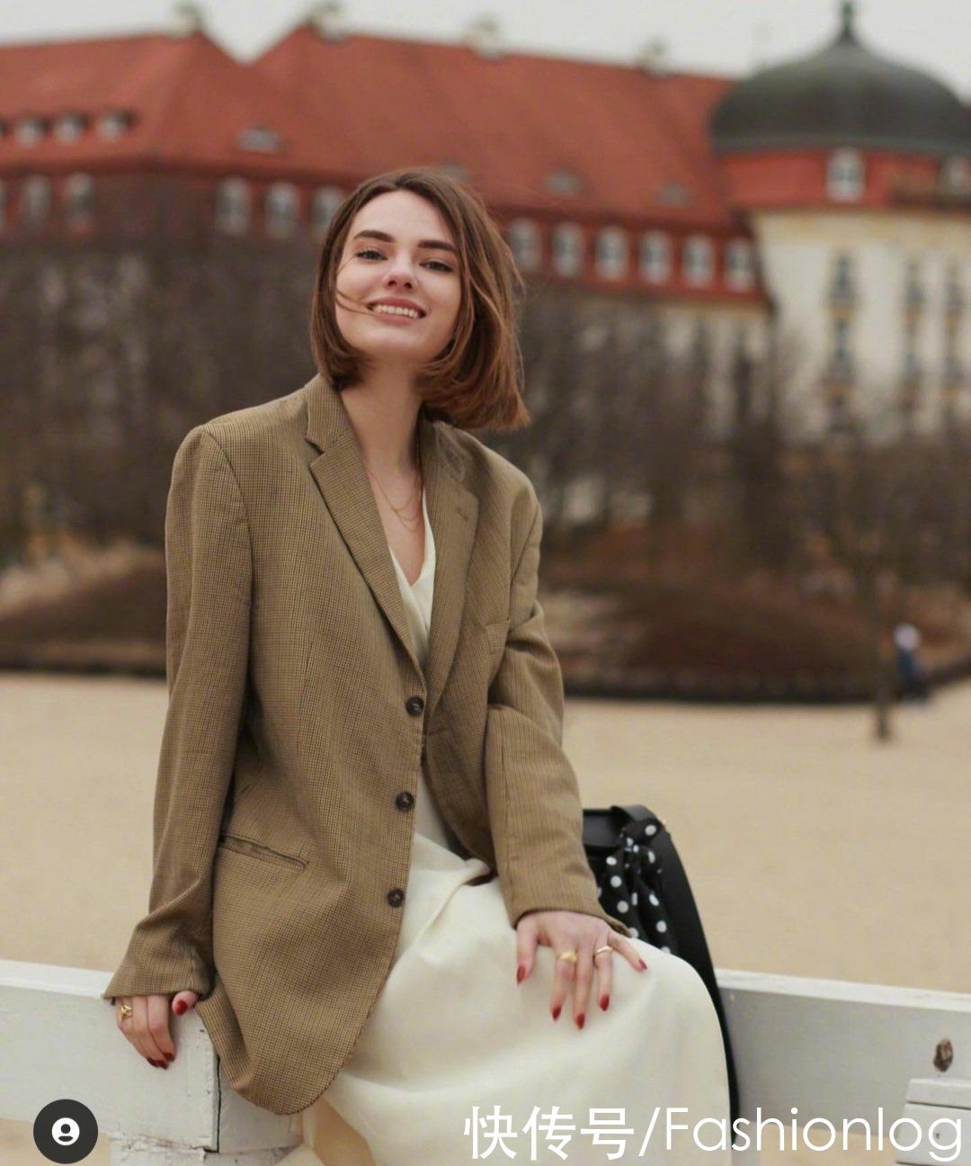 秋冬季节愁搭配？没关系，这些复古风美造型，端庄优雅又时尚