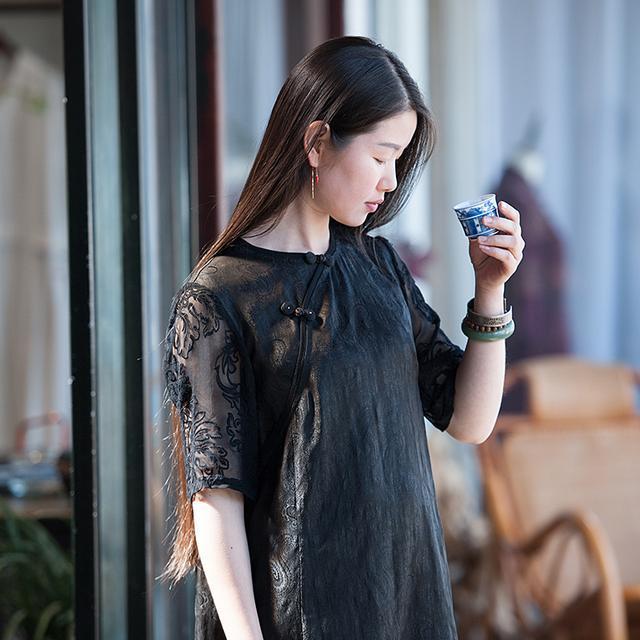 真丝 穿着旗袍的东方佳人,拥有倾城之美,亦是所有男人的穿肠毒药