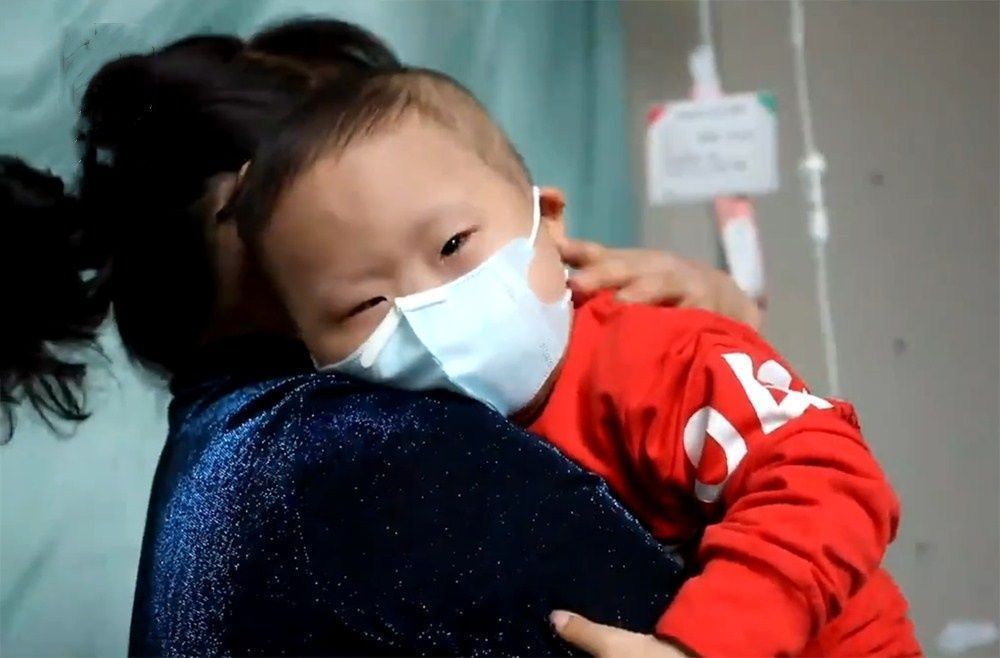 七个月|47岁妈妈坚持生二胎,意外早产又查出患白血病:对不起大儿子