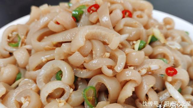 平时|平时做菜的时候“猪皮”不要扔了,用它来做菜,Q弹筋道,特实用