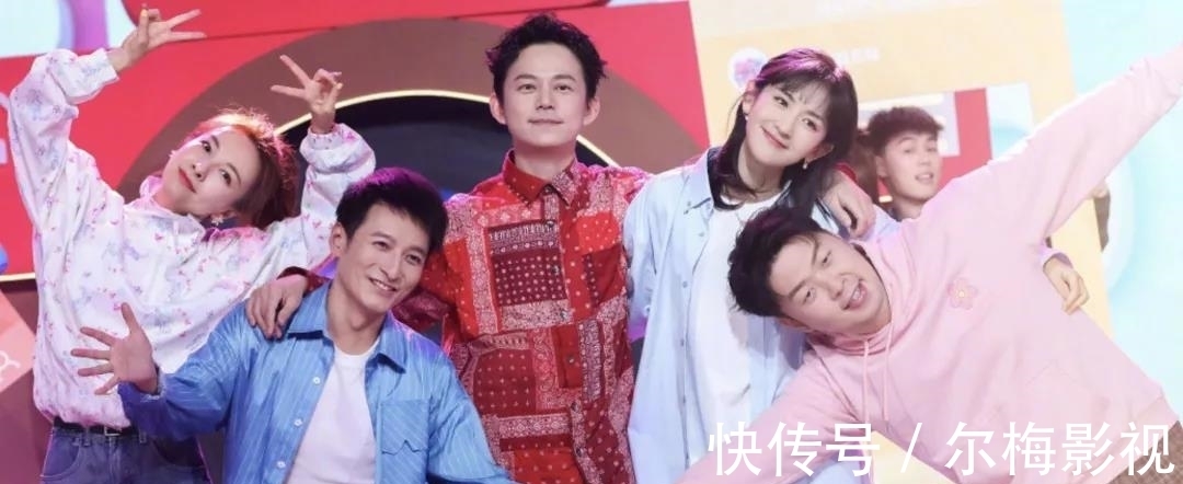 《你好星期六》官宣定档!孤身一人的何炅,还能笑得出来吗?