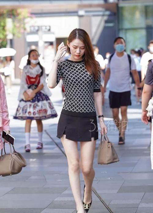街拍：路人街拍，白皙性感的大长腿，美的妖娆动人