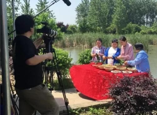 董卿|央视制作端午特别节目,张舒越担任主持,观众口碑左右其事业发展