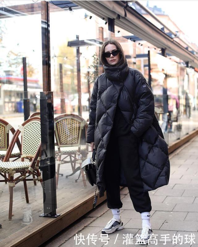 通勤|羽绒服如何穿得实用又时髦10款街拍搭配,带来冬日通勤全新启发