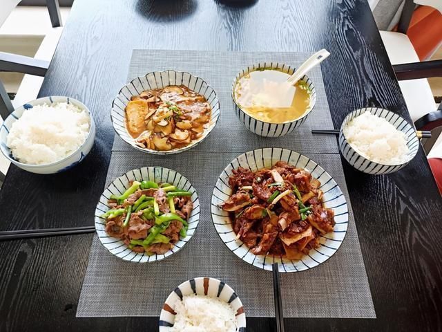 香菇酱汁淋豆腐|好吃绝了！午餐4个菜，个个喜欢全光盘，网友：家里有矿吗？